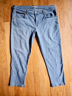 Levi's Light Wash Blue Boyfriend Denim Jeans
